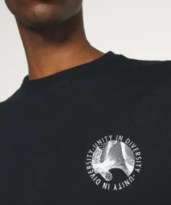 Solid REVEL - T-shirt Imprimé - Black -Promos Solid Magasin 1b53712a128f4305ad3c7e121cff6136