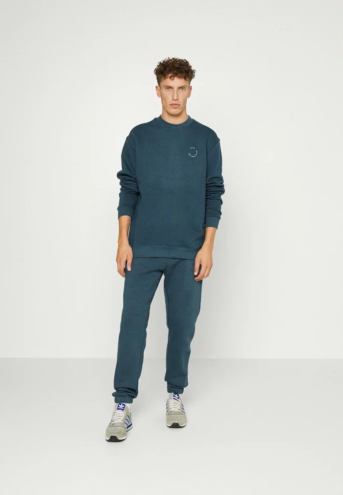 Solid VICTER - Sweatshirt - Ensign Blue 2 Solid VICTER - Sweatshirt - Ensign Blue – Image 2