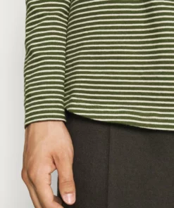 Solid SDVERNARD TEE LS 21106124 - T-shirt à Manches Longues - Black Forest 11 Solid SDVERNARD TEE LS 21106124 - T-shirt à Manches Longues - Black Forest -Promos Solid Magasin 6f5504d69cc243e798884121797c45af