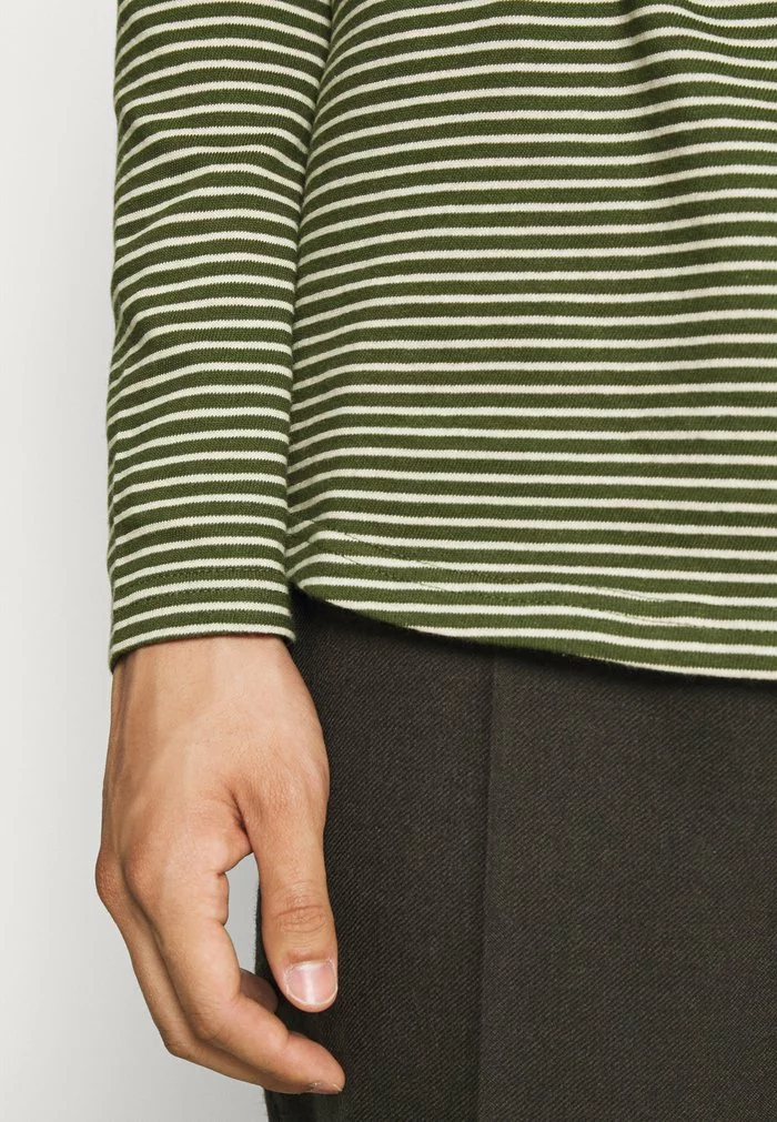 Solid SDVERNARD TEE LS 21106124 - T-shirt à Manches Longues - Black Forest 6 Solid SDVERNARD TEE LS 21106124 - T-shirt à Manches Longues - Black Forest – Image 6