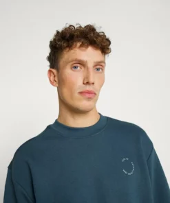 Solid VICTER - Sweatshirt - Ensign Blue 9 Solid VICTER - Sweatshirt - Ensign Blue -Promos Solid Magasin 7ae0ab529ebd4d30a324640eb9c02194