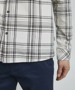 Solid Chemise - Off White 11 Solid Chemise - Off White -Promos Solid Magasin 916e7d9bfbaf417b99b8514ecdfb5af4