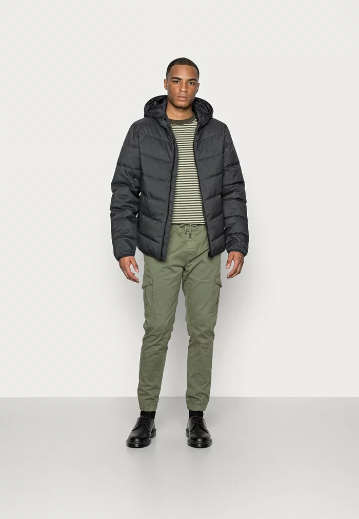 Solid ANDERS ELASTICATED - Pantalon Cargo - Dusty Olive 2 Solid ANDERS ELASTICATED - Pantalon Cargo - Dusty Olive – Image 2