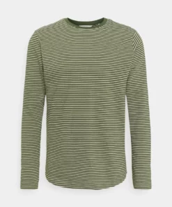 Solid SDVERNARD TEE LS 21106124 - T-shirt à Manches Longues - Black Forest 10 Solid SDVERNARD TEE LS 21106124 - T-shirt à Manches Longues - Black Forest -Promos Solid Magasin d0c35ae5438a403589d134e4a812da08