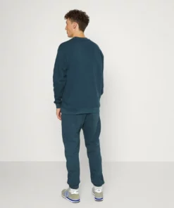 Solid VICTER - Sweatshirt - Ensign Blue 8 Solid VICTER - Sweatshirt - Ensign Blue -Promos Solid Magasin e82df8646fbe472897c1fb2c82417c7d