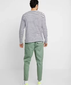 Solid TRUC CROPPED - Pantalon Classique - Hedge Gree -Promos Solid Magasin f5a2ea3d145a4d488b3c461d59640aa9